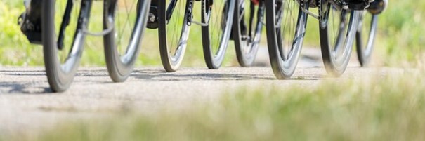 Free photo panoramic shot of  bicycle wheels riding on a ground